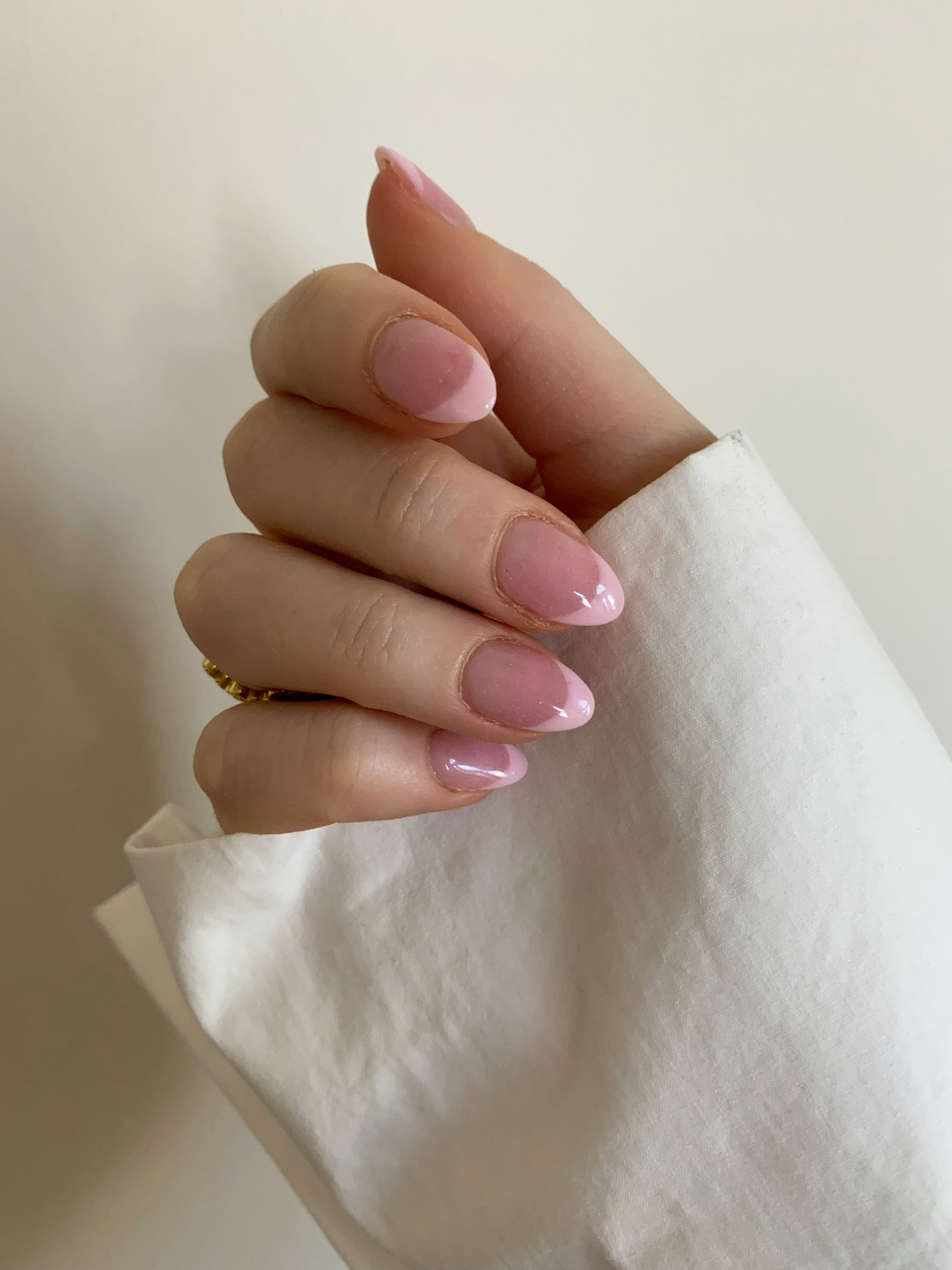 Ροζ minimal manicure
